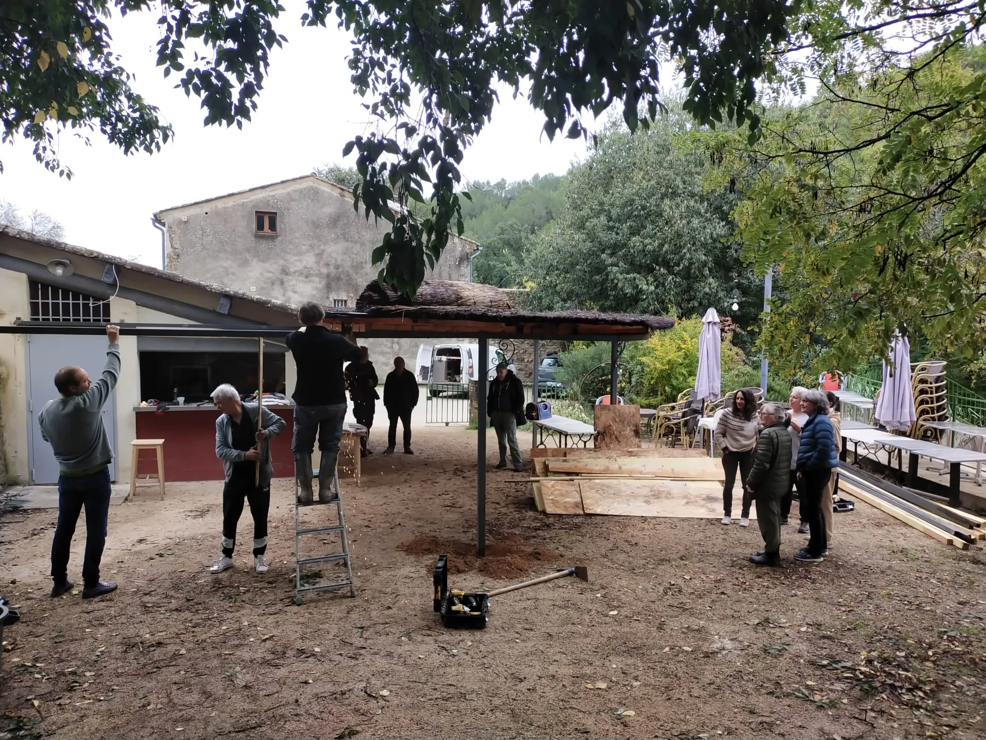 Chantier participatif de démontage de la pergola